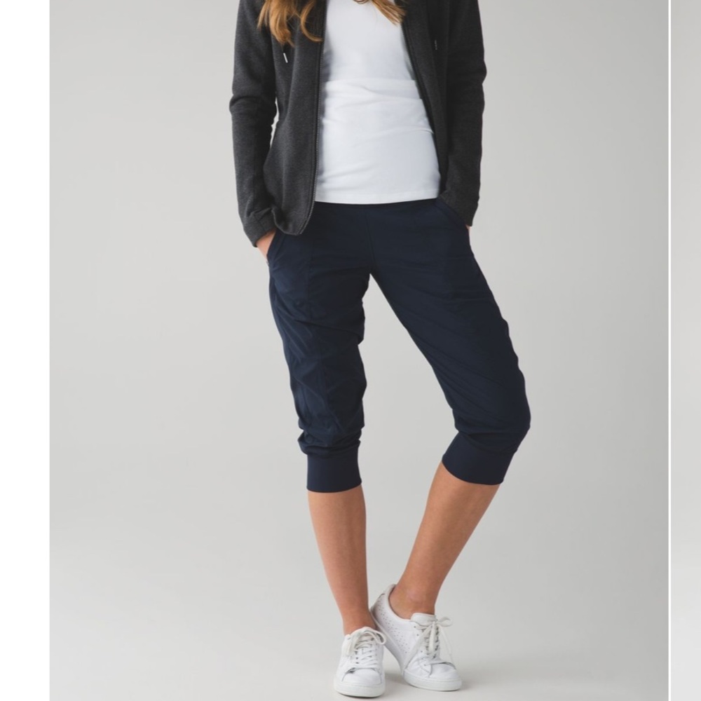 Women's Navy Cropped Pants